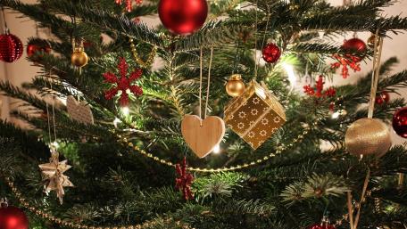Festive Christmas Tree with Dazzling Ornaments wallpaper