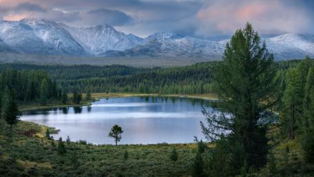 Serene Mountain Lake Landscape Amidst Majestic Peaks wallpaper