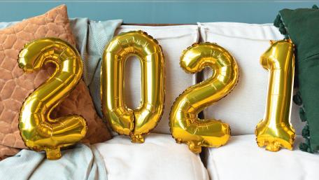 Golden Balloons Celebrate New Beginnings in Style wallpaper