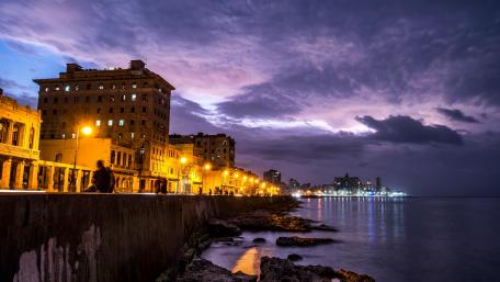 Havana beach strip at night wallpaper