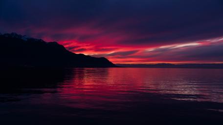 Crimson Skies Over Tranquil Waters wallpaper