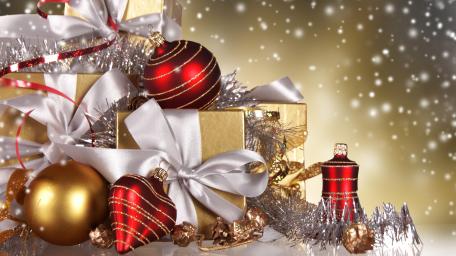 Sparkling Christmas Eve Joys in Gold and Red wallpaper