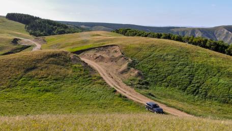 Serene Hillside Adventure Wallpaper wallpaper