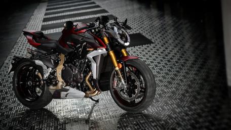 Sleek Performance Motorcycle Wallpaper wallpaper