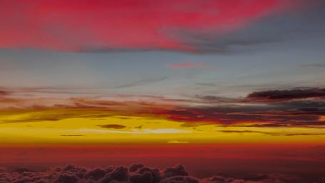 Vibrant Sunset Above the Clouds wallpaper