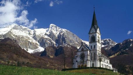 Dreznica Church (San Fermin Church) wallpaper