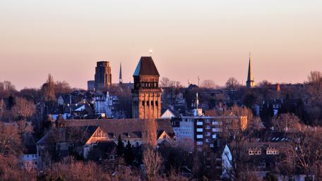 Sunrise over the city wallpaper