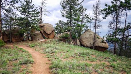 Colorado Trail Chair Rocks wallpaper
