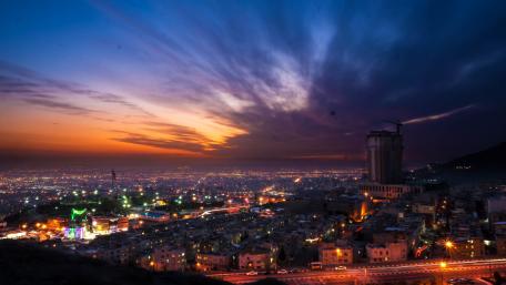 Breathtaking Cityscape at Dusk wallpaper