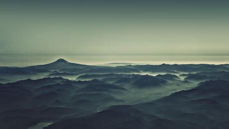 Majestic Mountains at Dusk wallpaper