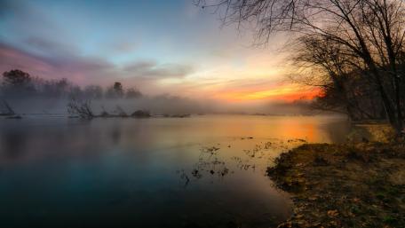 Misty Autumn River at Dusk wallpaper
