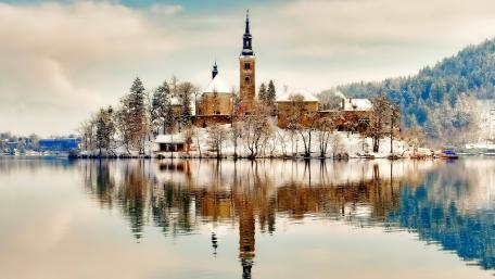 Mariinsky Church on Bled Island wallpaper