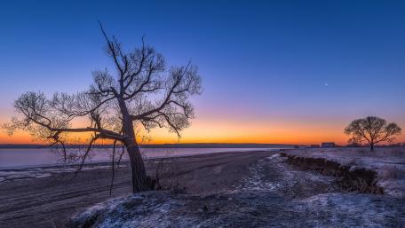 Serene Winter Evening Landscape wallpaper