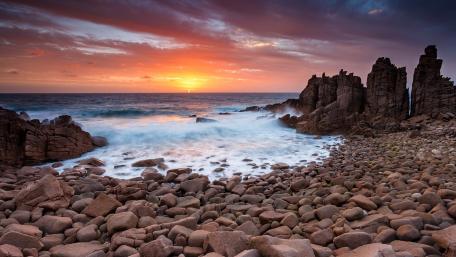 Serenity at Dusk by the Ocean wallpaper