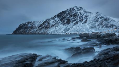 Serene Winter Mountain Shoreline Scene wallpaper