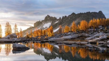 Golden Reflections Over Serene Mountain Lake wallpaper