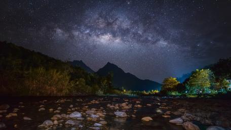 Celestial Serenity Over Mountain Waters wallpaper