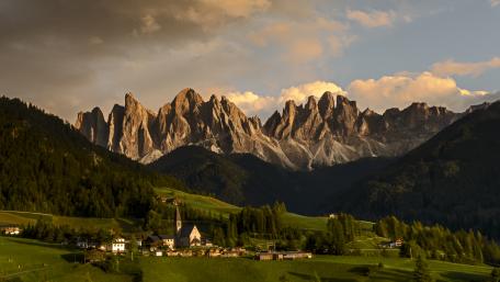 Santa Maddalena, Funes Valley wallpaper