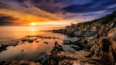 Serene Coastline at Dusk wallpaper