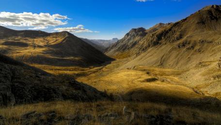 Majestic Valley Landscape in 5K Resolution wallpaper