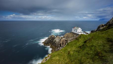 Coastal Serenity of a Seaside Retreat wallpaper