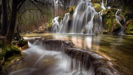 Tranquil Waterfall in Serene Forest Scene wallpaper