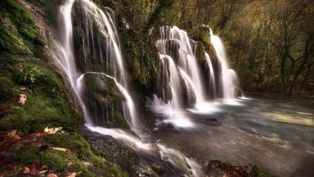 Serene Waterfall in Nature's Embrace wallpaper