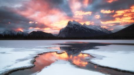 Mount Rundle and the frozen Vermilion Lakes wallpaper