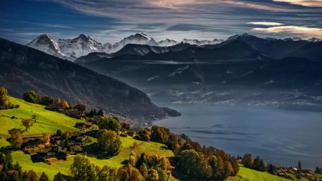 Majestic Mountain Reflections in a Serene Lake wallpaper