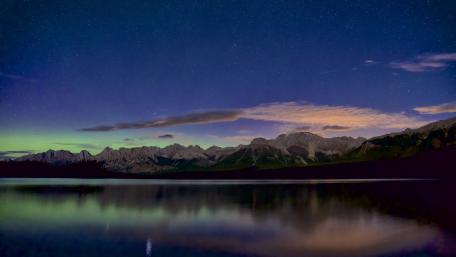 Serene Twilight Over Mountain Lake wallpaper