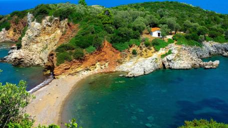 Serene Coastal Cottage Escape wallpaper