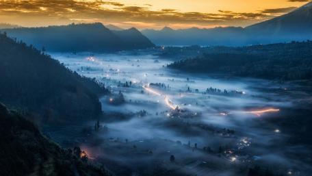 Ethereal Valley at Dusk wallpaper