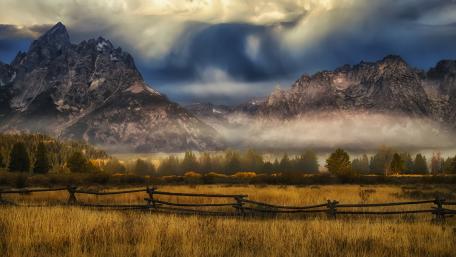 Majestic Autumn Mountains in Foggy Landscape wallpaper
