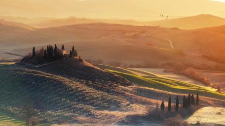 Tuscany Villa Podere Belvedere in winter wallpaper