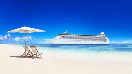 Cruise Ship Paradise in Summer wallpaper