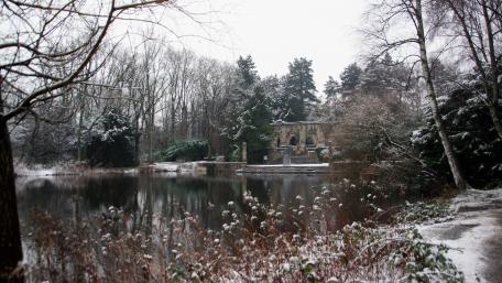 Cenotaph in winter wallpaper
