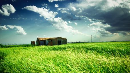 Abandoned farmhouse wallpaper