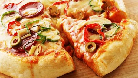 Delicious Italian Pizza Indulgence wallpaper