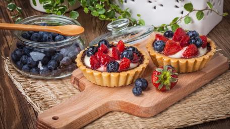 Delicious Fruit Tart Temptations wallpaper