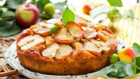 Deliciously Fresh Apple Pie Delightful Wallpaper wallpaper