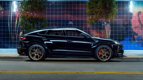 Black Lamborghini Urus wallpaper