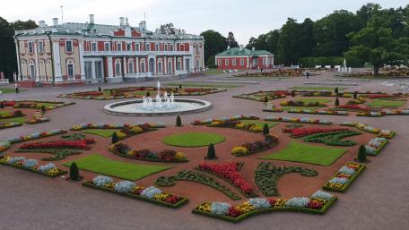 Kadriorg Park and Kadriorg Palace wallpaper