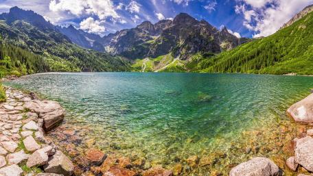 Morskie Oko lake in Tatra National Park, Poland wallpaper