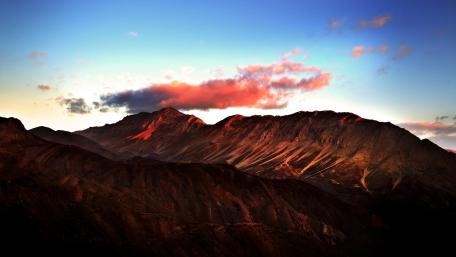 Majestic Sunrise Over Mountain Massif wallpaper