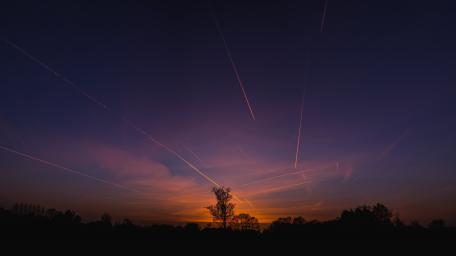 Twilight Serenity under a Streaked Sky wallpaper