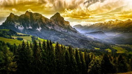 Golden Mountain Peaks at Dawn wallpaper