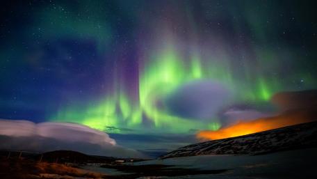 Northern Lights Dance in the Night Sky wallpaper