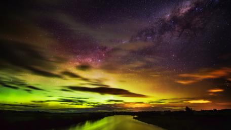 The Southern Lights in New Zealand wallpaper