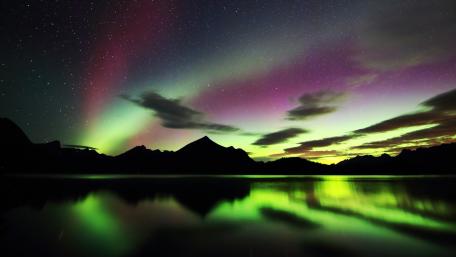 Kananaskis polar lights wallpaper