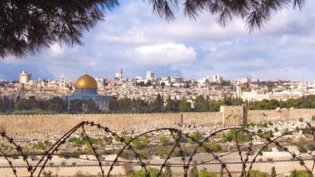 Barbed wire of Jerusalem wallpaper